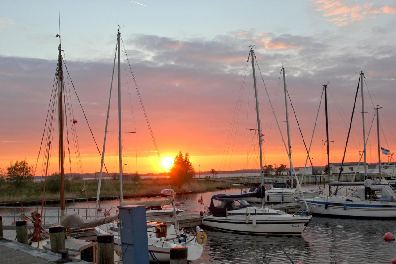 Strandnah Mit Terrasse, Gratis Nutzung Vom Ahoi Erlebnisbad Und Sauna In Sellin - Strandhaus Moenchgut Fewo06 Lobbe Luaran gambar